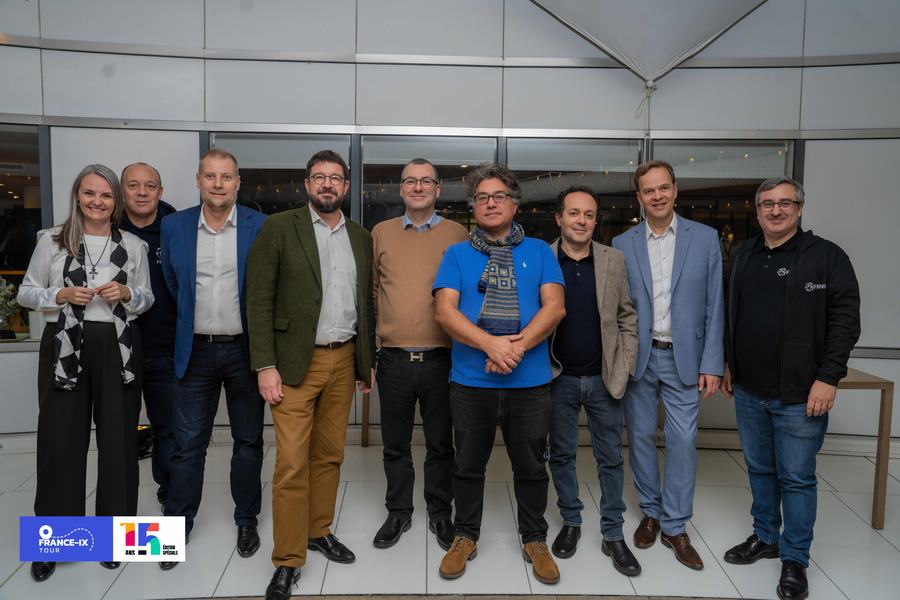 Photos représentant l'événement France-IX Tour, à Paris, en novembre 2025